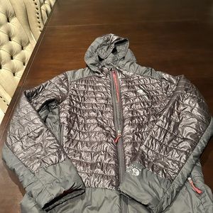 Mountain Hardware Men’s lightweight jacket size Medium